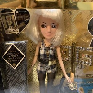 Gwen Stefani The Sweet Escape Doll- WONDERFUL LIFE 2007 Limited Edition READ